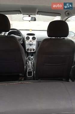 Хэтчбек Opel Corsa 2010 в 