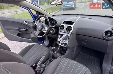 Хэтчбек Opel Corsa 2009 в 