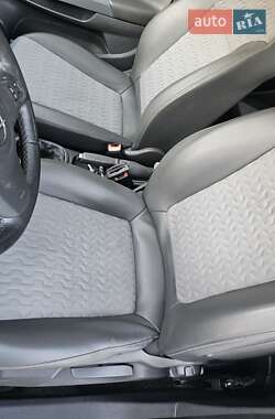 Хэтчбек Opel Corsa 2011 в 