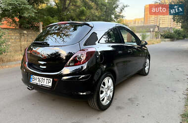 Хэтчбек Opel Corsa 2010 в 