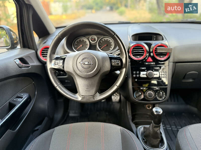 Хэтчбек Opel Corsa 2010 в Одессе