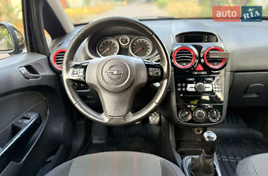 Хэтчбек Opel Corsa 2010 в 