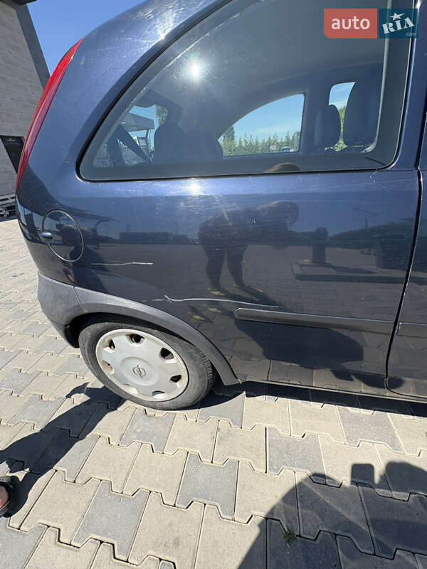 Хетчбек Opel Corsa 2001 в Іршаві