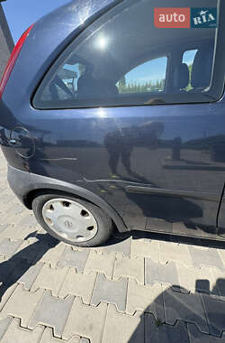 Хэтчбек Opel Corsa 2001 в 