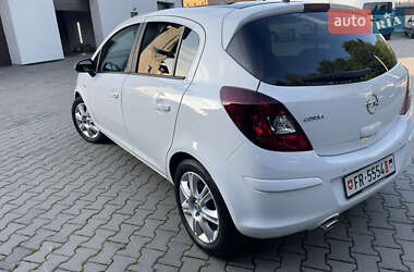 Хэтчбек Opel Corsa 2012 в 