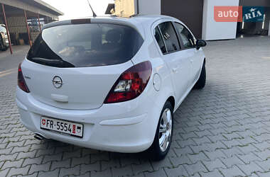 Хэтчбек Opel Corsa 2012 в 