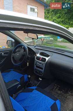 Хэтчбек Opel Corsa 2003 в 