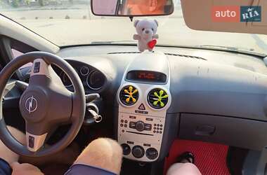 Хэтчбек Opel Corsa 2007 в 