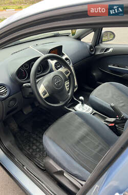 Хэтчбек Opel Corsa 2007 в 