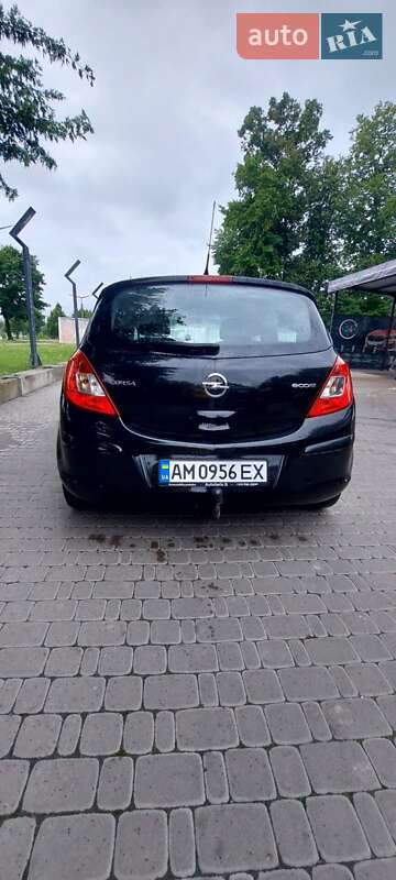 Хэтчбек Opel Corsa 2011 в Киеве
