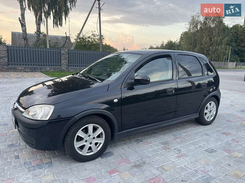 Хэтчбек Opel Corsa 2003 в 