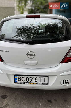 Хэтчбек Opel Corsa 2009 в 