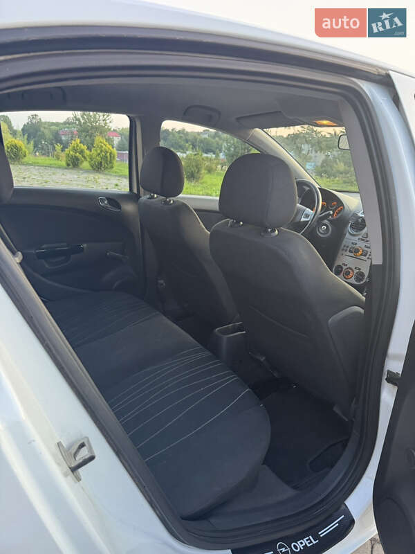 Хэтчбек Opel Corsa 2009 в Львове