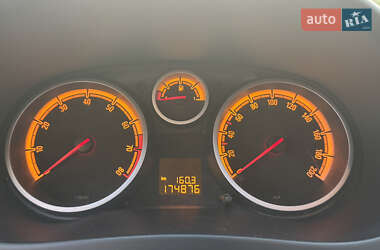 Хэтчбек Opel Corsa 2009 в 