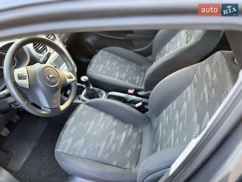 Хетчбек Opel Corsa 2013 в Сумах