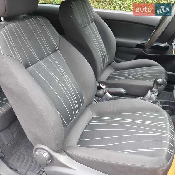 Хетчбек Opel Corsa 2009 в Луцьку