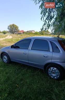 Хэтчбек Opel Corsa 2005 в 