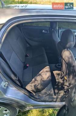Хэтчбек Opel Corsa 2005 в 