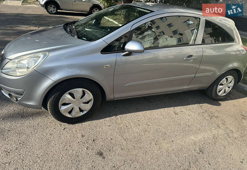 Хэтчбек Opel Corsa 2007 в Каменке