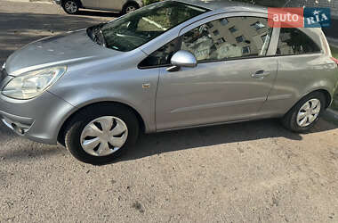 Хэтчбек Opel Corsa 2007 в 