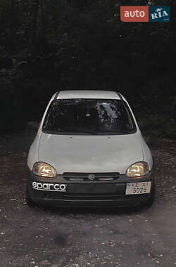 Хетчбек Opel Corsa 1996 в Дніпрі
