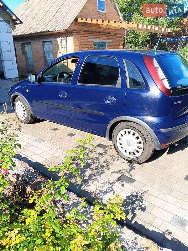 Хэтчбек Opel Corsa 2004 в 
