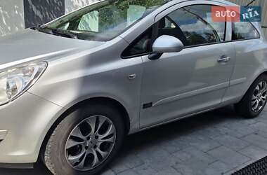 Хэтчбек Opel Corsa 2007 в 