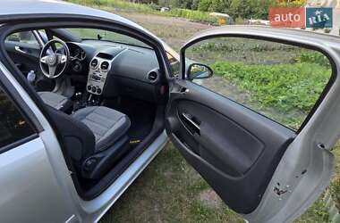 Хэтчбек Opel Corsa 2007 в 