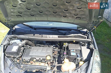 Хэтчбек Opel Corsa 2010 в 