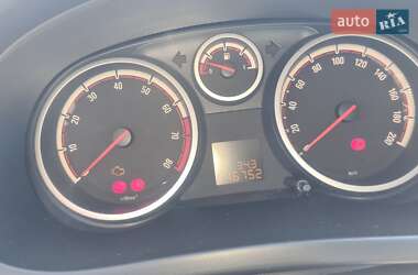 Хэтчбек Opel Corsa 2009 в 