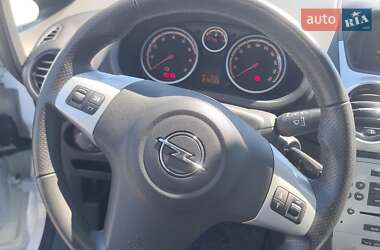 Хэтчбек Opel Corsa 2009 в 