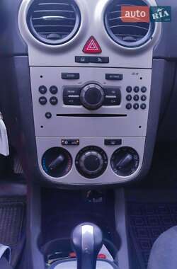 Хэтчбек Opel Corsa 2007 в 