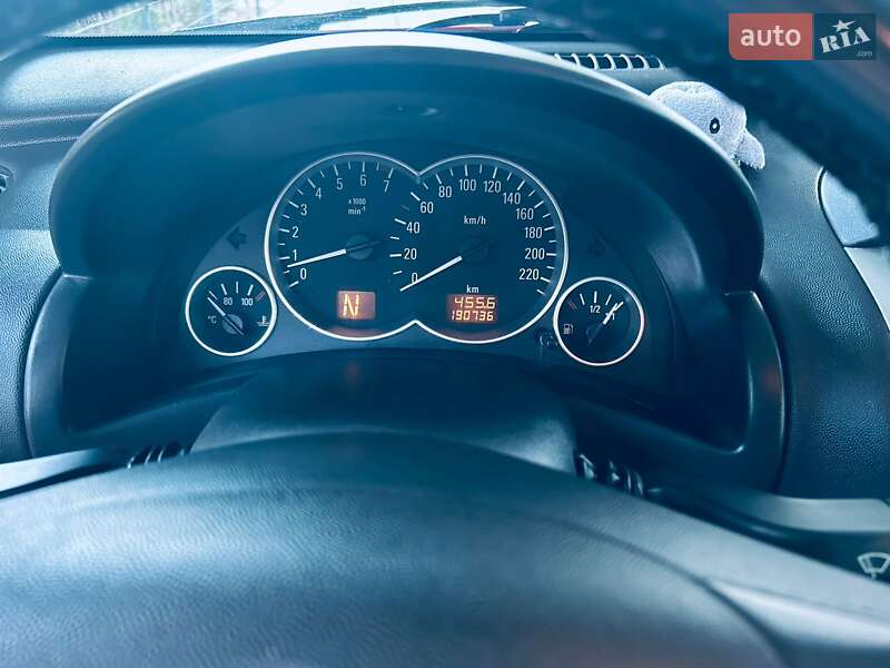 Хэтчбек Opel Corsa 2005 в Днепре