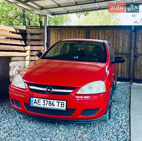 Хэтчбек Opel Corsa 2005 в Днепре