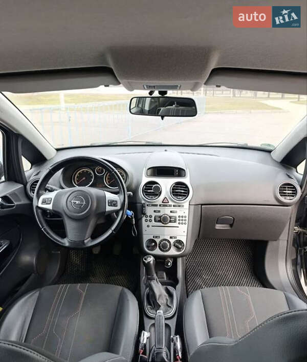 Хэтчбек Opel Corsa 2012 в Кривом Роге