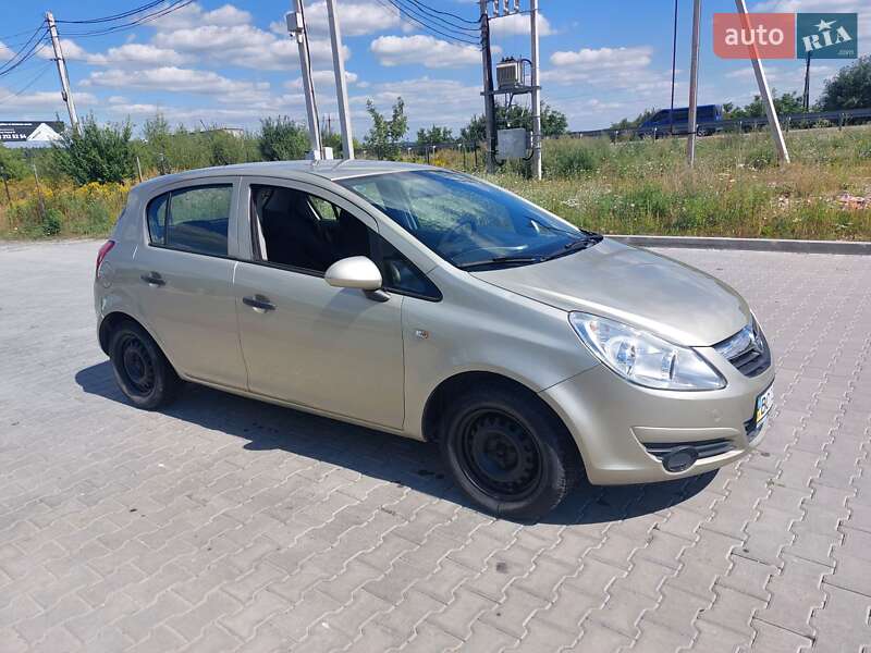 Хэтчбек Opel Corsa 2008 в 