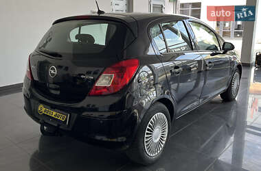 Хэтчбек Opel Corsa 2011 в 