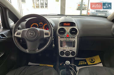 Хэтчбек Opel Corsa 2011 в 