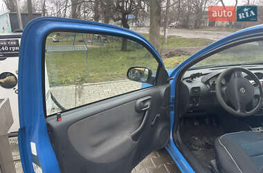 Хэтчбек Opel Corsa 2004 в 