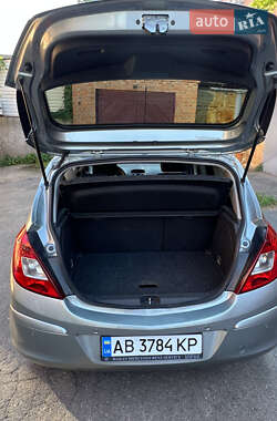 Хэтчбек Opel Corsa 2010 в 