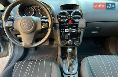 Хэтчбек Opel Corsa 2010 в 