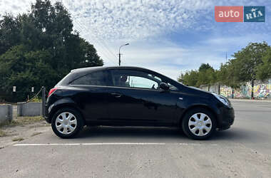 Хэтчбек Opel Corsa 2010 в 
