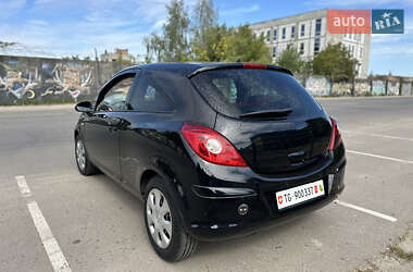 Хэтчбек Opel Corsa 2010 в 