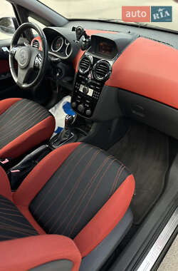 Хэтчбек Opel Corsa 2010 в 
