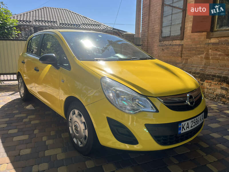 Хэтчбек Opel Corsa 2011 в 