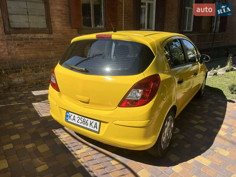 Хэтчбек Opel Corsa 2011 в Нежине