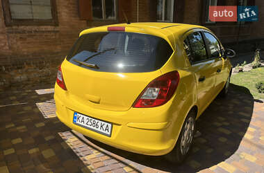 Хэтчбек Opel Corsa 2011 в 