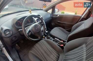 Хэтчбек Opel Corsa 2009 в 