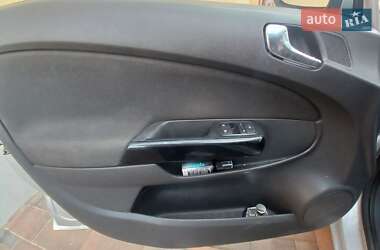 Хэтчбек Opel Corsa 2009 в 