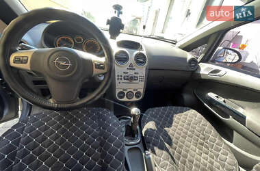 Хэтчбек Opel Corsa 2007 в 